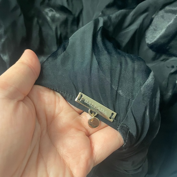 NWT European Couture:Gorgeous, Relaxed Fit Black Blouse w/ Unique Golden Details - Picture 8 of 10